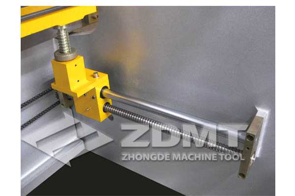 滾珠絲杠和光桿傳動.jpg 滾珠絲杠和光桿傳動.jpg